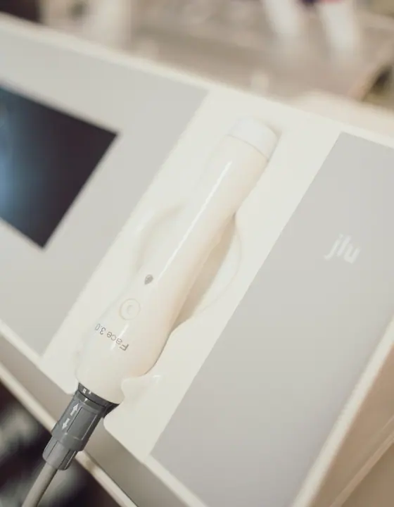 Skincare treatment device handpiece